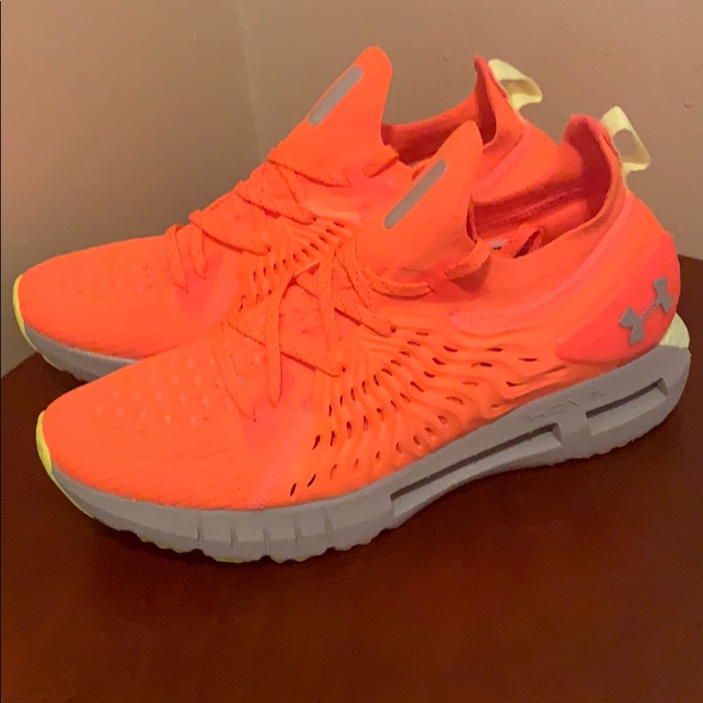 Size 10 Under Armour HOVR!